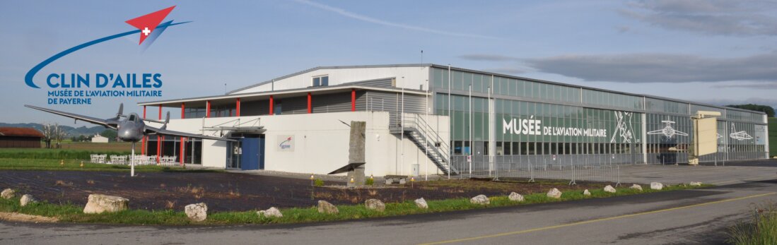 Musée Clin d’Ailes et son hangar avec avions exposés