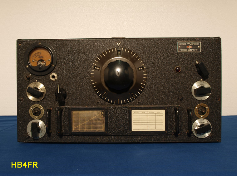 Valise radio de campagne ouverte